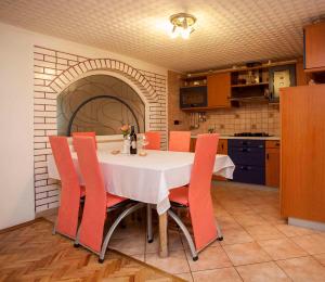 Kuchyňa alebo kuchynka v ubytovaní Apartment in Rovinj - Istrien 11608