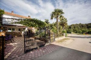 Vonkajšia záhrada v ubytovaní Apartment in Rovinj - Istrien 11608