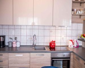 Fotografia z galérie ubytovania Apartment in Vrbnik/Insel Krk 14527 vo Vrbniku