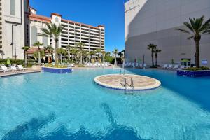 una grande piscina di fronte a un edificio di Laketown Wharf Resort #226 by Book That Condo a Panama City Beach