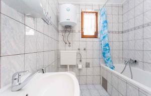 Koupelna v ubytování Apartment in Silo - Insel Krk 13498 + 13 fotografií