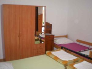 Posteľ alebo postele v izbe v ubytovaní Apartment in Novi Vinodolski 15344