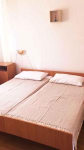 two beds sitting next to each other in a bedroom at One-Bedroom Apartment Novi Vinodolski near Sea 7 in Povile