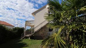 Zahrada ubytování Apartment in Malinska 12