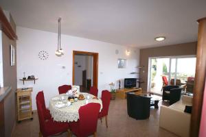 TV a/nebo společenská místnost v ubytování Apartment in Malinska/Insel Krk 12860