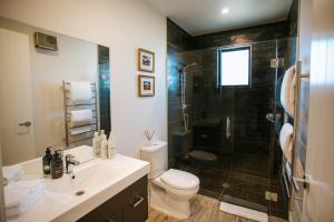 a bathroom with a toilet and a shower and a sink at Minaret Ridge - Family Friendly - Sleeps 8 - Mountain Views - Close to Lake in Wanaka