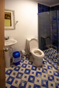 Koupelna v ubytování Hostal El Bando