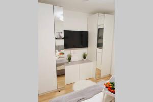 Telewizja i/lub zestaw kina domowego w obiekcie LEON Apartment NEU! Gemütlichkeit an erster Stelle