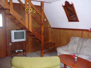 Televízia a/alebo spoločenská miestnosť v ubytovaní Holiday home in Stipoklasy 1175