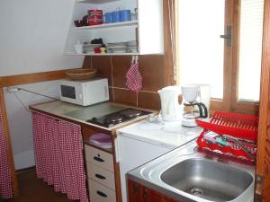Kuchyňa alebo kuchynka v ubytovaní Holiday home in Stipoklasy 1175