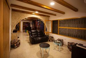 Posezení v ubytování Hostal El Bando