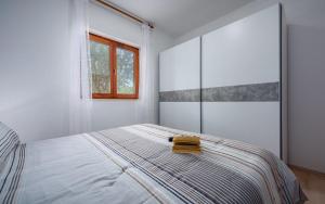 Postel nebo postele na pokoji v ubytování Apartments Drenje