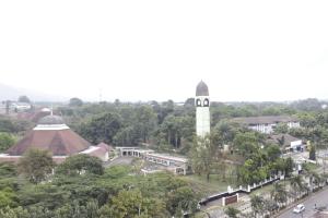 a view of a town with a clock tower at Comfy Studio Apartment at Harvard Jatinangor near UNPAD By Travelio in Sayang