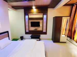 Happy Days Diveagar客房内的一张或多张床位
