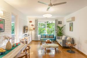 Χώρος καθιστικού στο La Mer Apartments - 10 mins Drive to Candolim Beach - 20 mins from Panjim