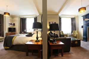 a hotel room with a bed and a couch at Mercure Oxford Eastgate Hotel in Oxford