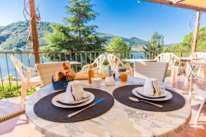 Fotografie z fotogalerie ubytování Le Mas de Riri v destinaci Celles + 17 fotografií