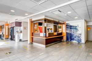 a lobby of a building with a counter in it at B&B HOTEL Orly Rungis Aéroport 2 étoiles in Rungis