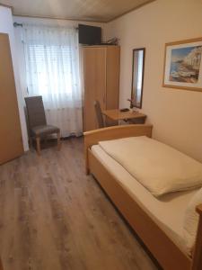 A bed or beds in a room at Restaurant-Hotel Dimitra