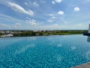 Πισίνα στο ή κοντά στο Sky Cafe Penthouse Suite by myProStay