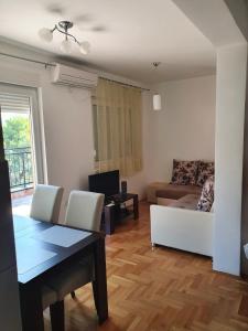 a living room with a couch and a table at Apartman Nidžo in Trebinje