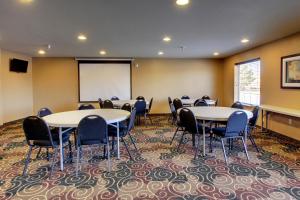 Konferenční prostory v ubytování Stanton Inn and Suites