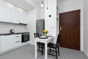 Zdjęcie z galerii obiektu Metro Bielany Apartments by Noclegi Renters w Warszawie