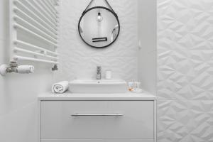 Zdjęcie z galerii obiektu Metro Bielany Apartments by Noclegi Renters w Warszawie