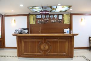 a coffee shop with a counter in a restaurant at EMOS HOTEL in Istanbul