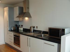 Dapur atau dapur kecil di Quay Apartments