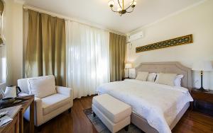 Rúm í herbergi á Dali Yunxi Boutique Inn