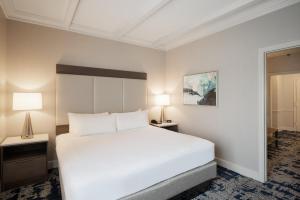 Postel nebo postele na pokoji v ubytování Crowne Plaza Albany - The Desmond Hotel
