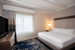 Postel nebo postele na pokoji v ubytování Crowne Plaza Albany - The Desmond Hotel