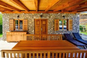 Posezení v ubytování Stone House Luka