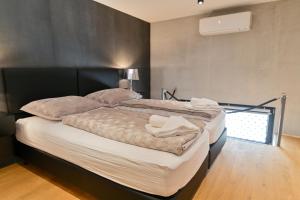 Posteľ alebo postele v izbe v ubytovaní The Place Apartments Split