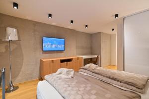 Posteľ alebo postele v izbe v ubytovaní The Place Apartments Split