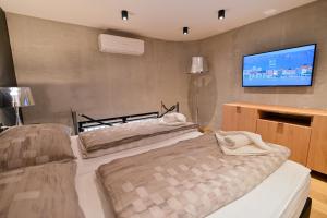 Posteľ alebo postele v izbe v ubytovaní The Place Apartments Split