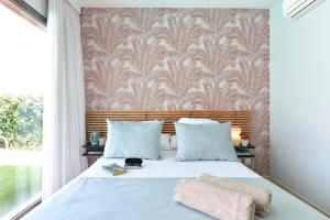 A bed or beds in a room at Albatross by VillaGranCanaria Még 37 kép