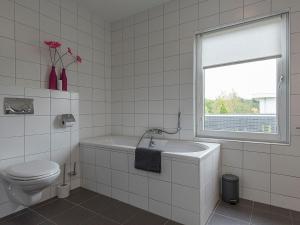 Koupelna v ubytování Luxury villa in Harderwijk with garden