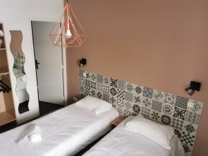 Postel nebo postele na pokoji v ubytování Logis Hotel- Restaurant La Haie Des Vignes Séminaires et Evènementiel