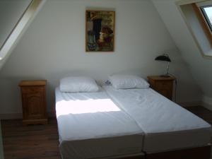 Postel nebo postele na pokoji v ubytování Cozy villa with garden, close to the Wadden Sea