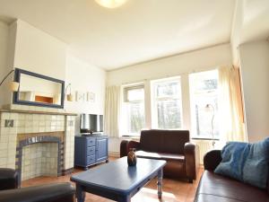 Posezení v ubytování Holiday Home Bergen near Beach & Dunes