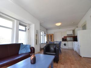 Kuchyň nebo kuchyňský kout v ubytování Holiday Home Bergen near Beach & Dunes