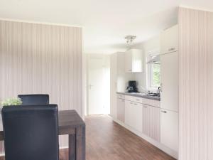 Gallery image of Comfy chalet with a dishwasher, next to the forest in Rijssen