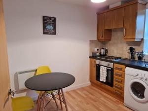 Gallery image of Patton Place, Warrington, 1 Bedroom, Safari Themed, High Speed WiFi, Smart TV, Amazing Train Links, Secure Location, Hotel Vibe in a Home in Great Sankey