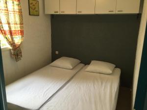 Postel nebo postele na pokoji v ubytování Chalet La Dragonniere + 14 fotografií