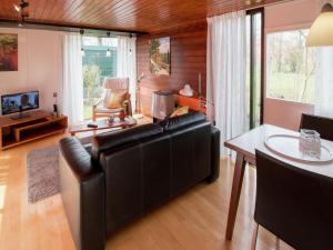 Gallery image of Cosily furnished chalet with gas fireplace, in a holiday park in Twente in Ootmarsum