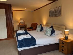 Кровать или кровати в номере Sparkford Inn