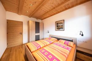 Letto o letti in una camera di Ferienwohnung 1 Weger