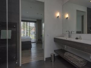 Fotografie z fotogalerie ubytování Villa with private jetty v destinaci Zeewolde